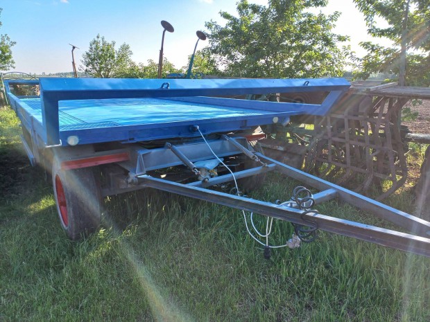 Agrogp bla szllt ptkocsi