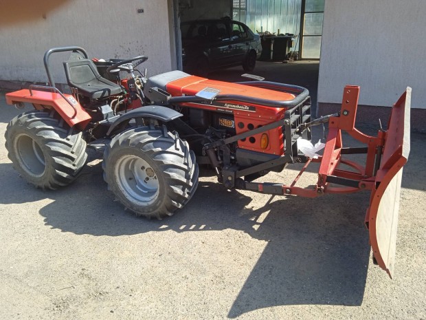 Agromechanika kistraktor