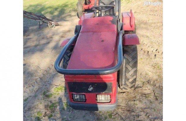 Agt 830-as traktor