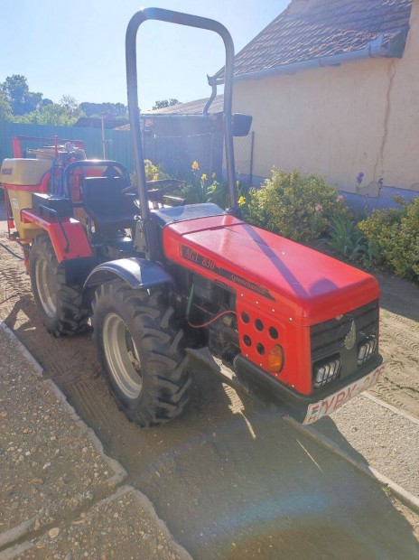 Agt 830 kistraktor traktor friss mszakival gyri eszkzeivel elad