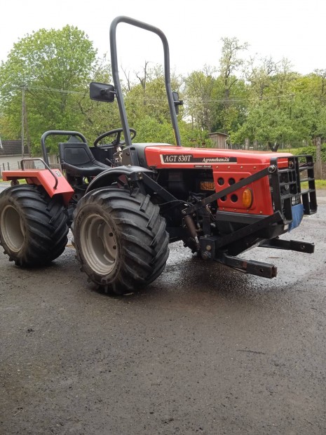 Agt 830 traktor
