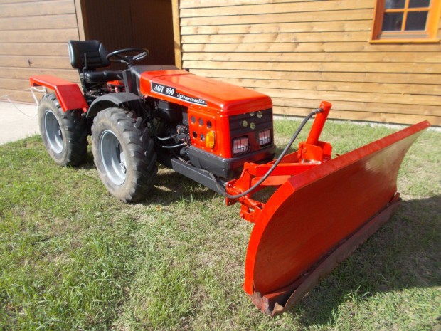 Agt 830 traktor derékcsuklos