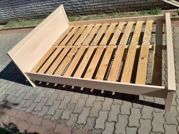 Ágy 160x200 cm matrac nélkül
