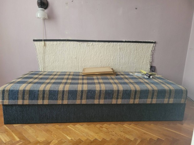 Ágy egyszemélyes ágyneműtartós 200x90x40 cm eladó.
