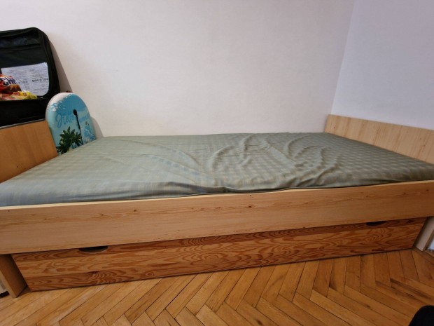 Ágy matraccal és alsó fiókkal