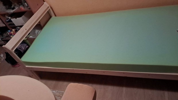 Ágykeret lécekkel matraccal eladó ikea 90x200 cm