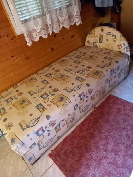 Ágynemütartós használt heverő eladó