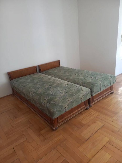 Ágyneműtartós koloniál ágy egyszemélyes