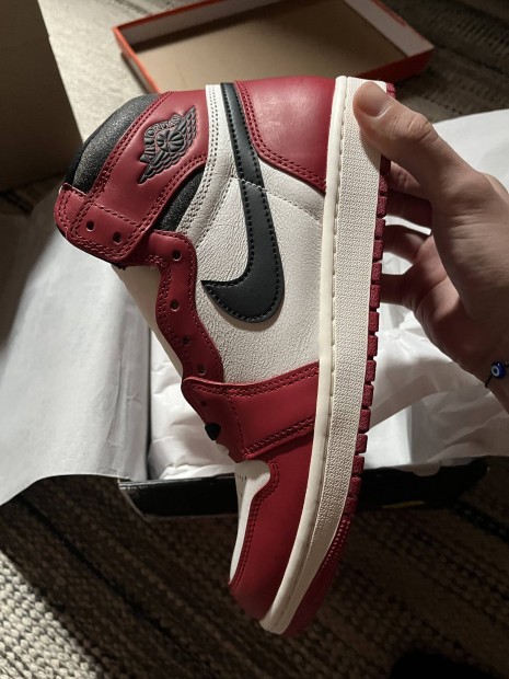 Air Jordan 1 Chicago Lost and Found 43