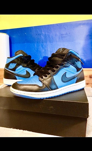 Air Jordan 1 Mid Royal Blue elad