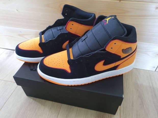 Air Jordan 1 Mid SE Orange EUR 42.5