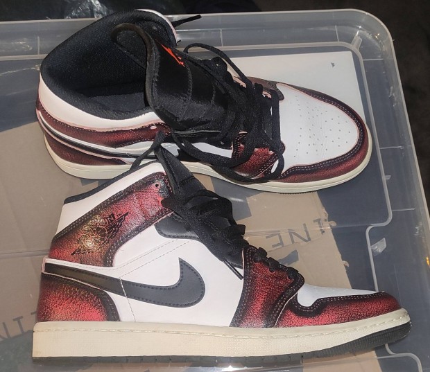 Air Jordan 1 Mid Wear Away Chicago cip 