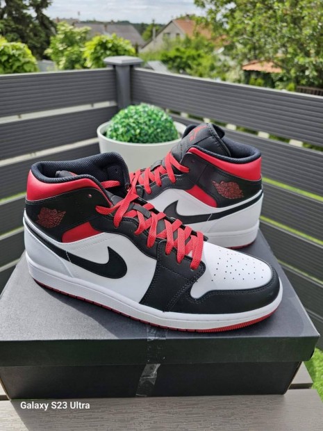 Air Jordan 1 Mid (40.5;45.5;46)