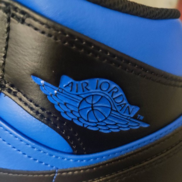 Air Jordan 1 mid Royal blue 