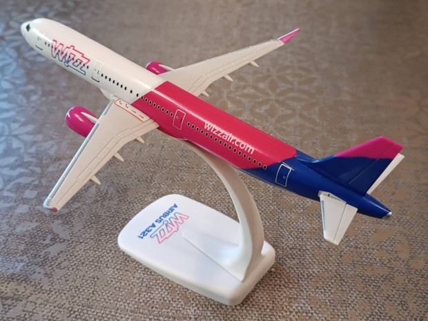 Airbus A321 Wizz Air replgp modell. 1:200