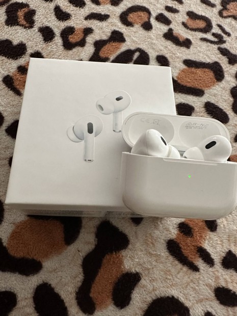 Airpods pro 1.