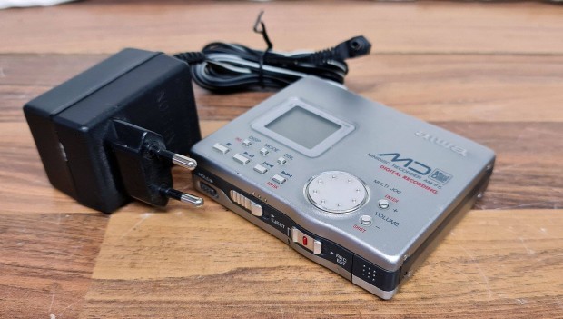 Aiwa AM-F5 MD walkman