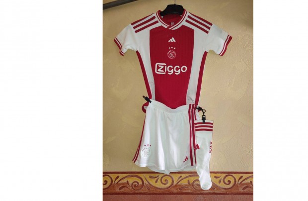 Ajax Amsterdam eredeti adidas piros fehr gyerek szett (116)