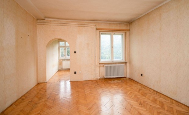 Ajka 74 m2 1.emeleti tehermentes lak�s elad� Alkuk�pes