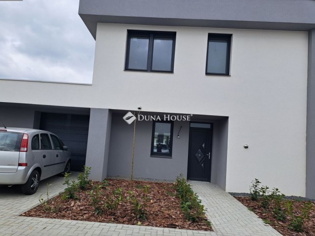 Ajkai 89 nm-es h�z elad�