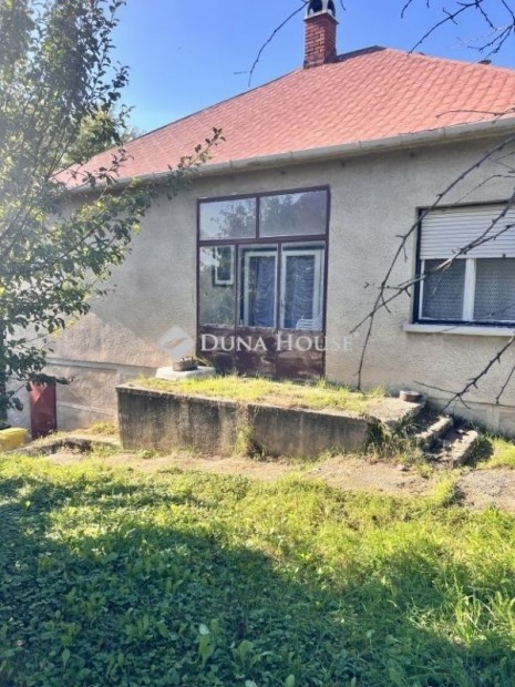 Ajkai 92 nm-es h�z elad�