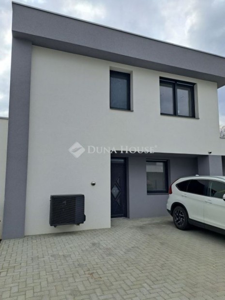 Ajkai 98 nm-es h�z elad�