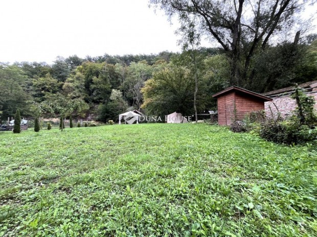 Ajkai elad� 1000 nm-es telek