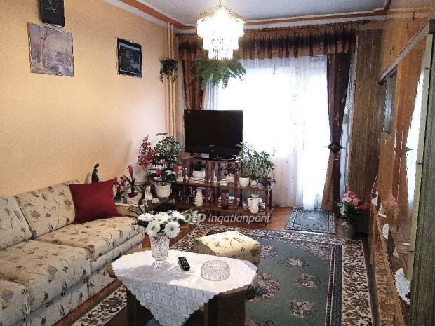 Ajkai elad� 53 nm-es lak�s