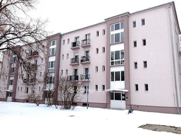 Ajkai elad� 53 nm-es lak�s