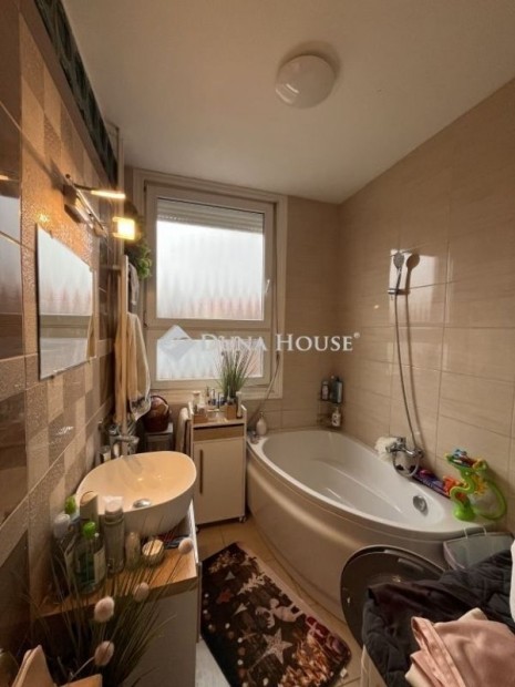 Ajkai elad� 63 nm-es lak�s