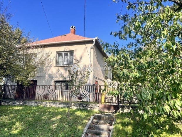 Ajkai elad� 92 nm-es h�z