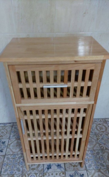 Akc szekrny feny betttel
