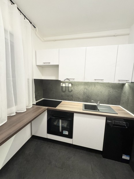 Akad�lymentes lak�st keres�knek!