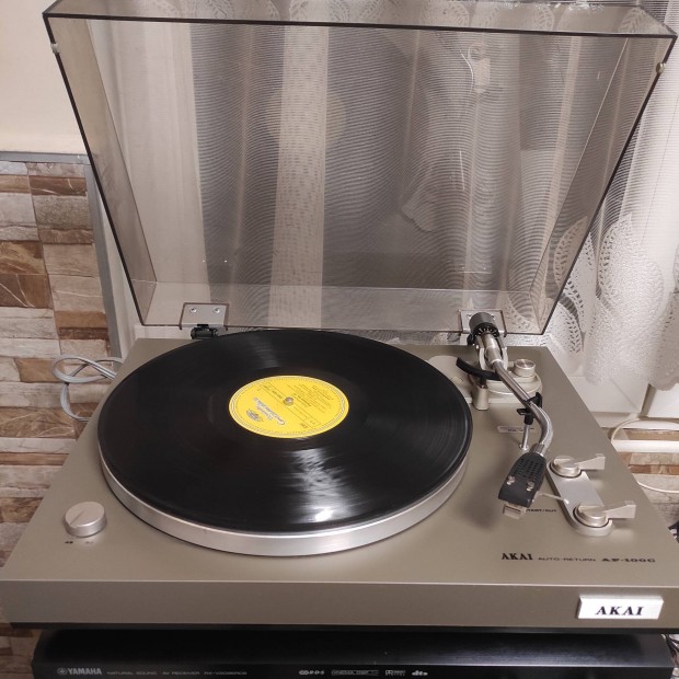 Akai AP-100C Bakelit Lemezjátszó