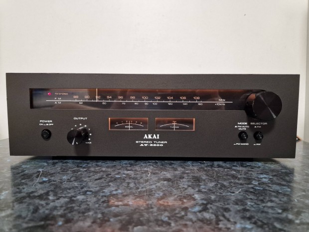 Akai At-2200 analóg rádió tuner