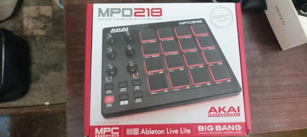 Akai mpd 218 midi kontroller