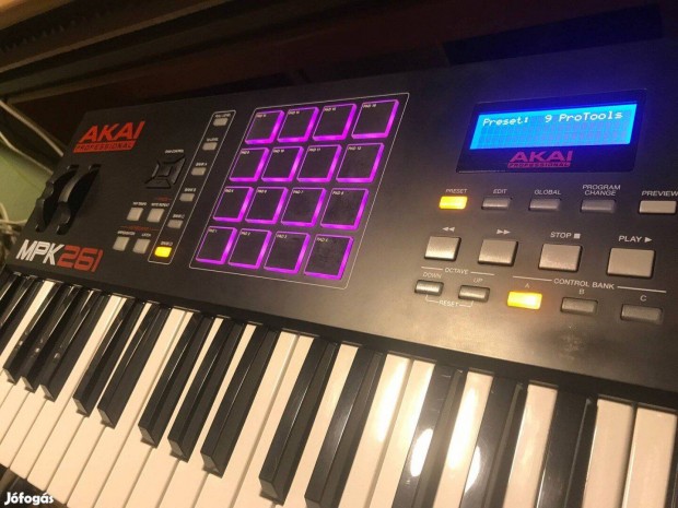 Akai mpk 261 midi keyboard