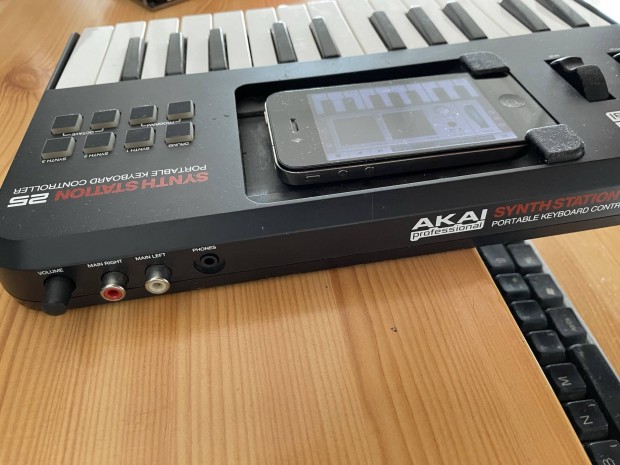 Akai synthstation 25