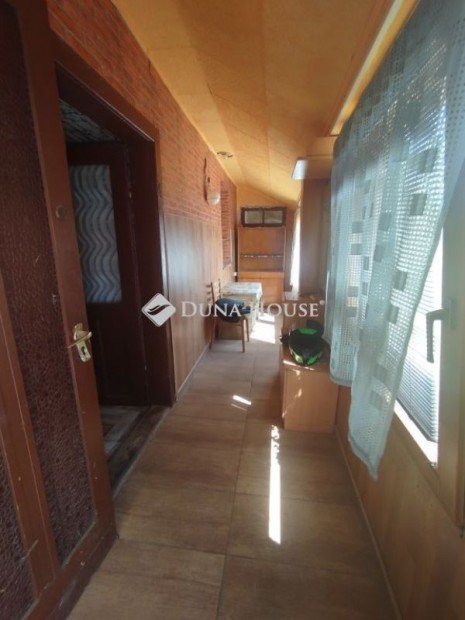 Akaszt�i elad� 58 nm-es h�z