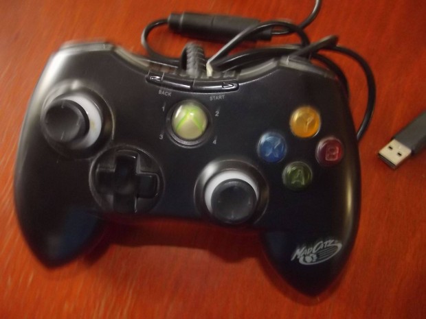 Akci 110. Xbox 360 Fekete Mad Catcz Vezetkes Controller :