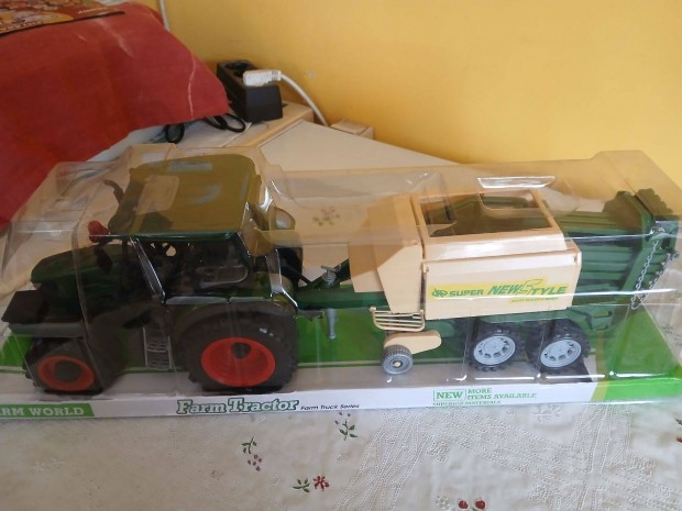 Akci Farm Traktor + Kockablzos Ptkocsi j Bontatlan