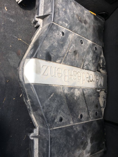 Akció! Mercedes W211 2005 2.4-es benzines motor burkolat légszűrőház