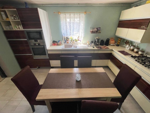 Akci�! Szakolyban 2szob�s, konyha + �tkez�s csal�di h�z elad�!