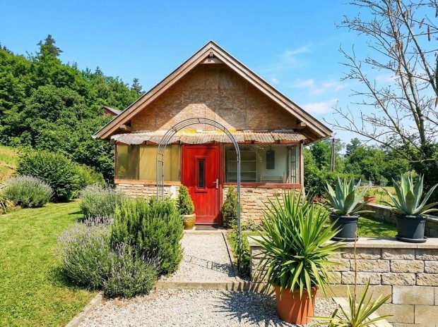 Akci�! Term�szet k�zeli m�zeskal�cs h�zik� elad� R�calm�son!