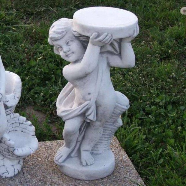 Akciós kerti szobor talapzatos fiú