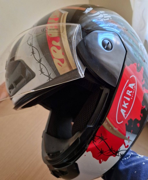 Akira Helmets buksisak elad