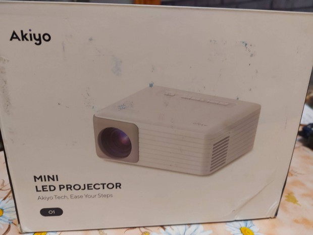 Akiyo mini led projector