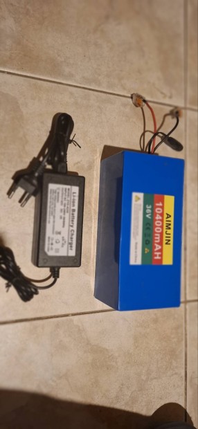 Akkumultor 36 V. 10.4 Ah + tlt 