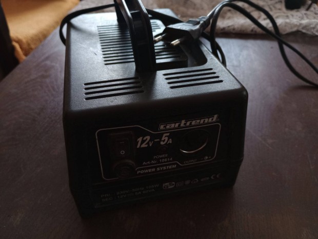 Akkumultor ptl 12V 5A tpegysg