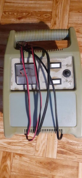 Akkumulátor töltő 12V